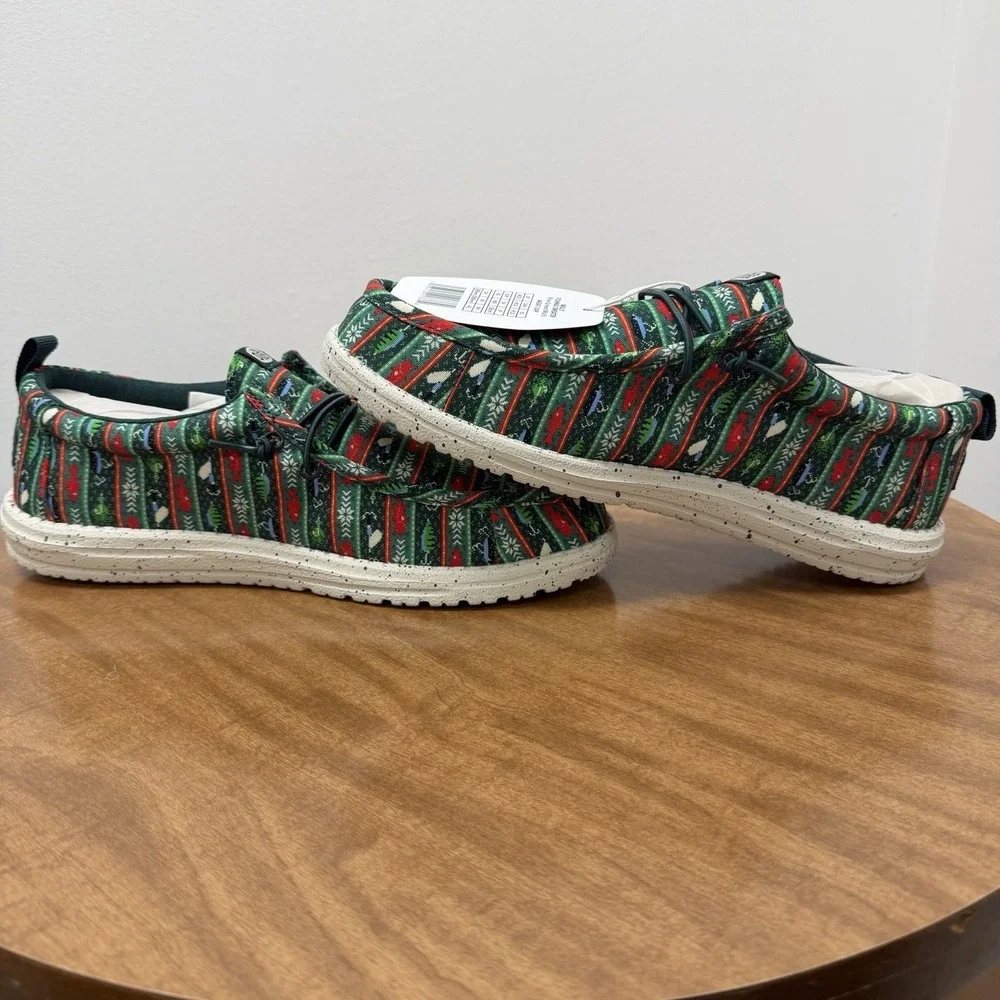 Hey Dude Wally‎ Merry Fishmas sweater Loafers Men Sz 10 Christmas Fish Green Red